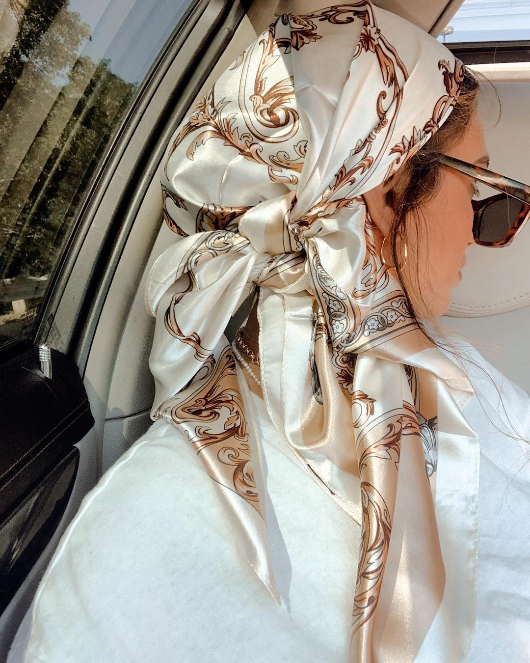 サテンスクエアスカーフ女性イスラム教徒ヒジャーブエレガント  - Silk Scarf Square のレビューと価格