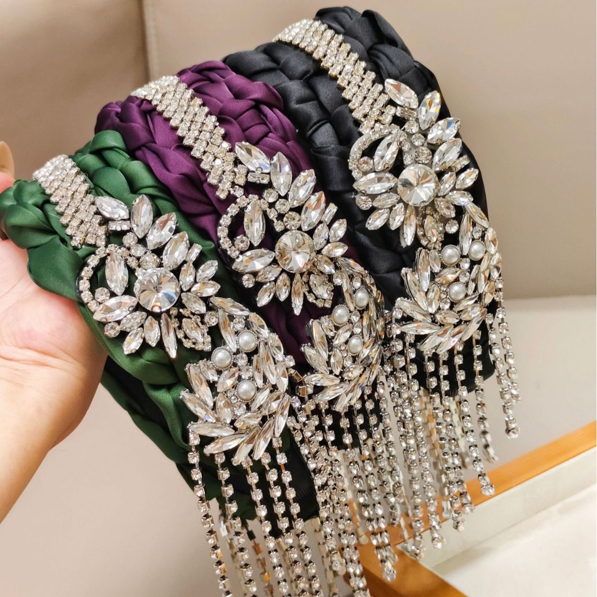 ホットセール　重厚なクラフトラインストーンタッセル編み込みヘ - Women Accessories Sale のレビューと価格