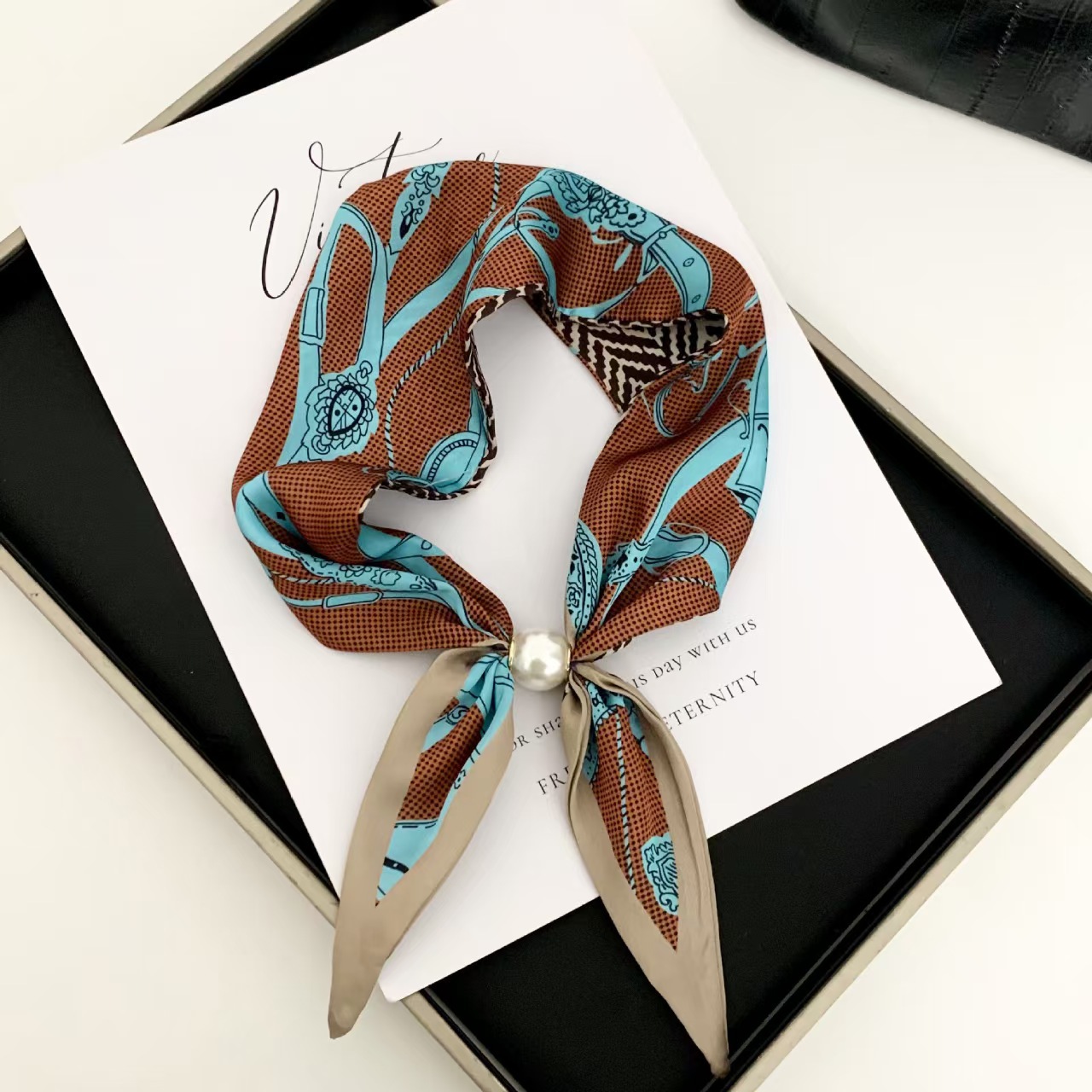 韓国スタイルのエレガントなパール磁気スカーフ女性夏多用途通気 - Silk Scarf Square のレビューと価格